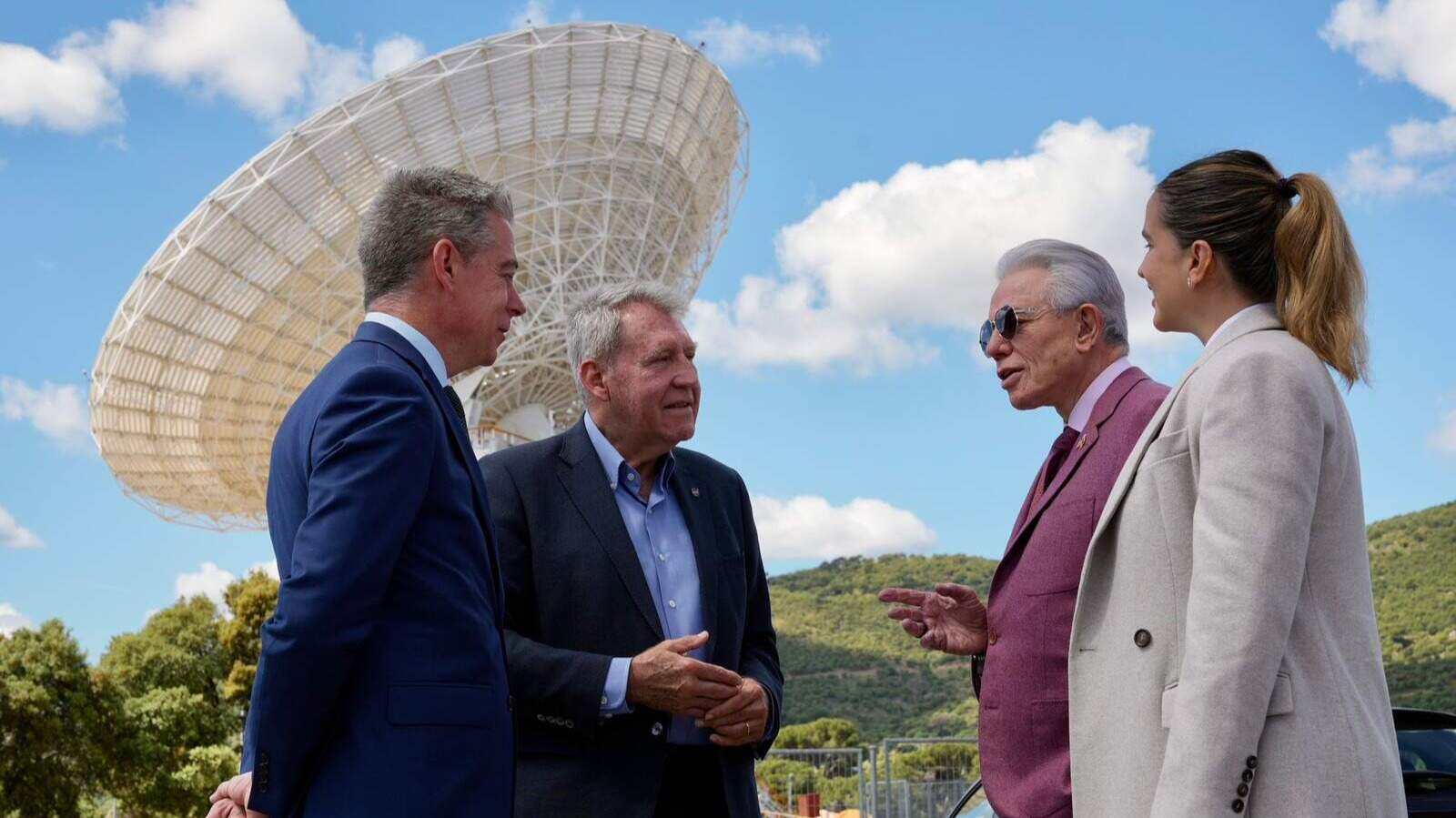 El Embajador Benjamín León Jr. felicita en Robledo de Chavela al equipo de la NASA por el éxito de Artemis II - Foto de la Embajada de Estados Unidos en España y Portugal